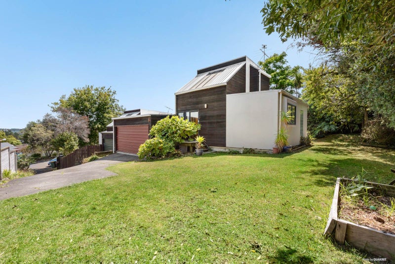 2/6 Mira Place, Windsor Park, Auckland - Carousel 1