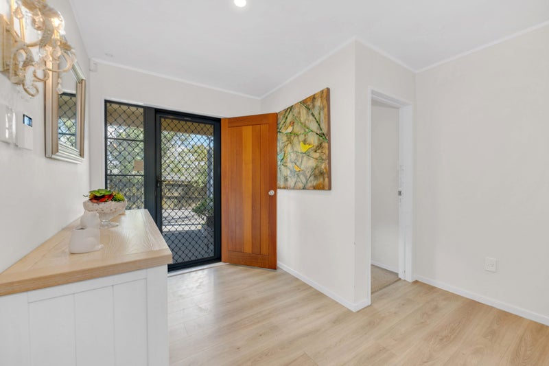 28A Ksenia Drive, Flat Bush, Auckland - Carousel 2