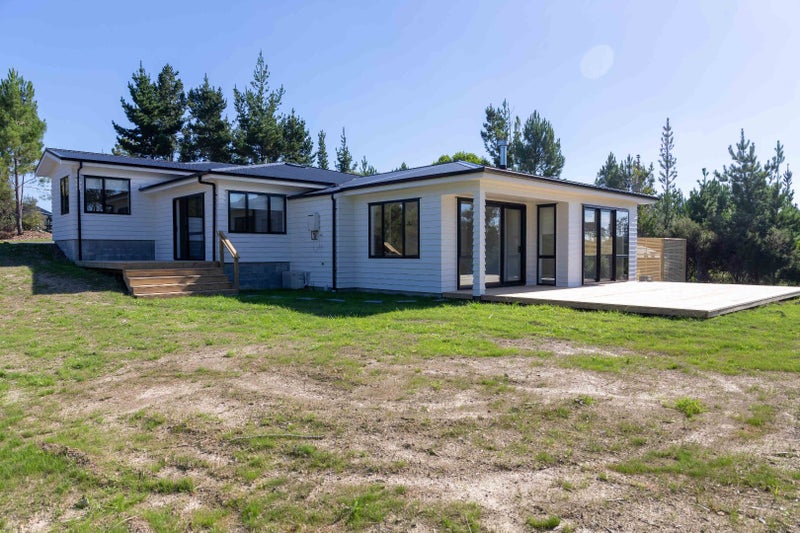 1235 East Coast Road, Albany - Carousel 1