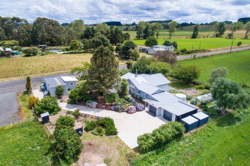 6 Griffins Road, Marton - Carousel 1