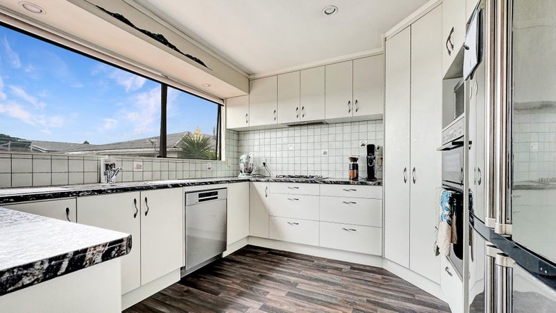 37A Seaside Avenue, Waterview, Auckland - Carousel 2