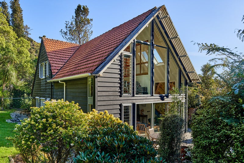 41 Kotari Road, Days Bay, Lower Hutt - Carousel 1