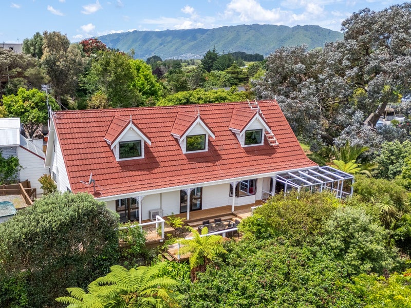 10 Pitoitoi Street, Otaihanga, Paraparaumu - Carousel 1