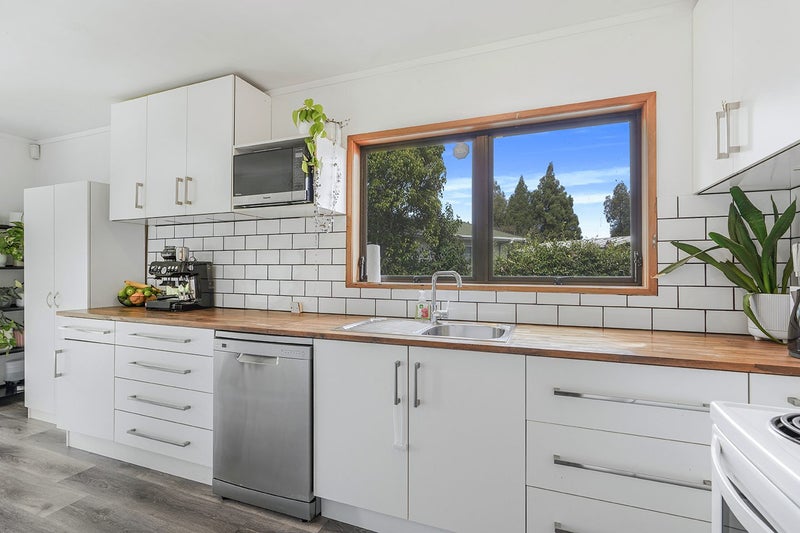 74A Kahikatea Drive, Melville, Hamilton - Carousel 2