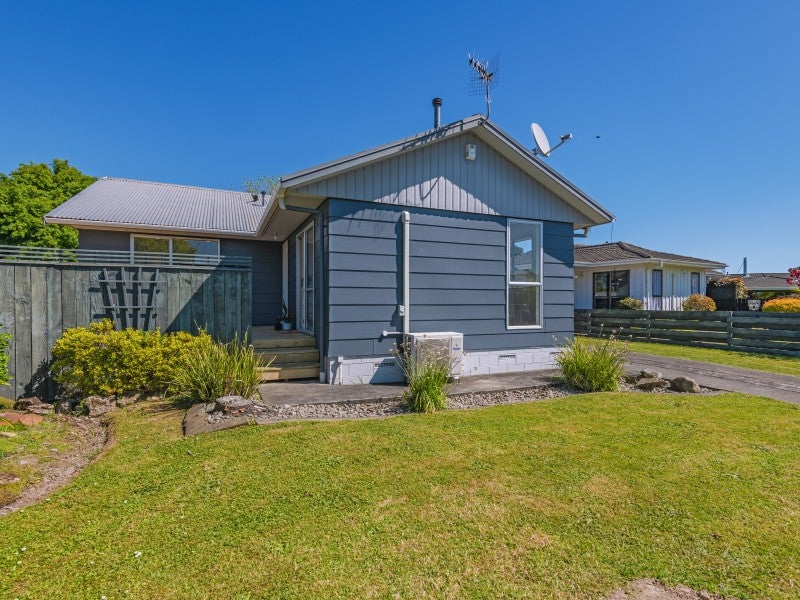 68 Carter Crescent, Awapuni, Palmerston North - Carousel 1