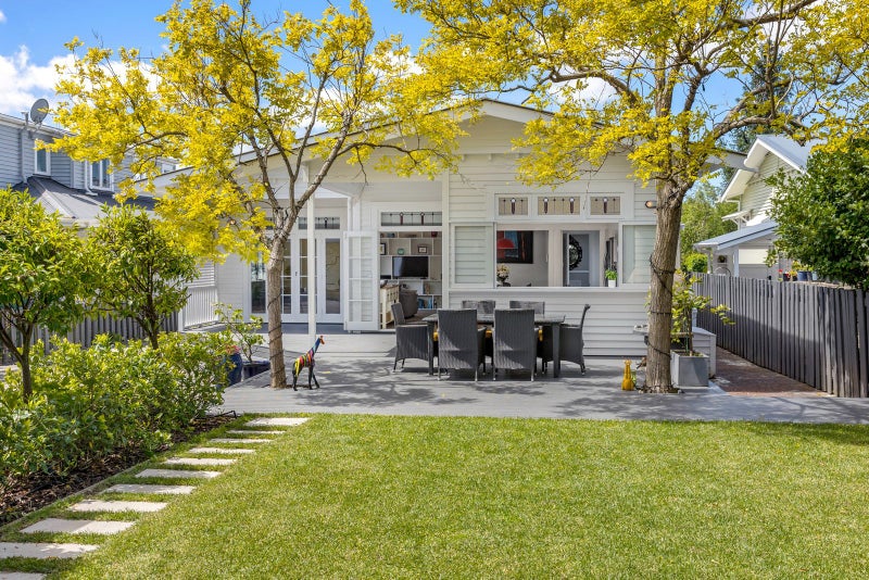 34 Kiwi Road, Point Chevalier, Auckland - Carousel 1