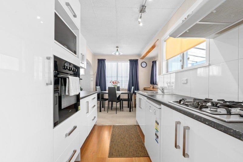 44 MacDonald Road, Glenview, Hamilton - Carousel 2