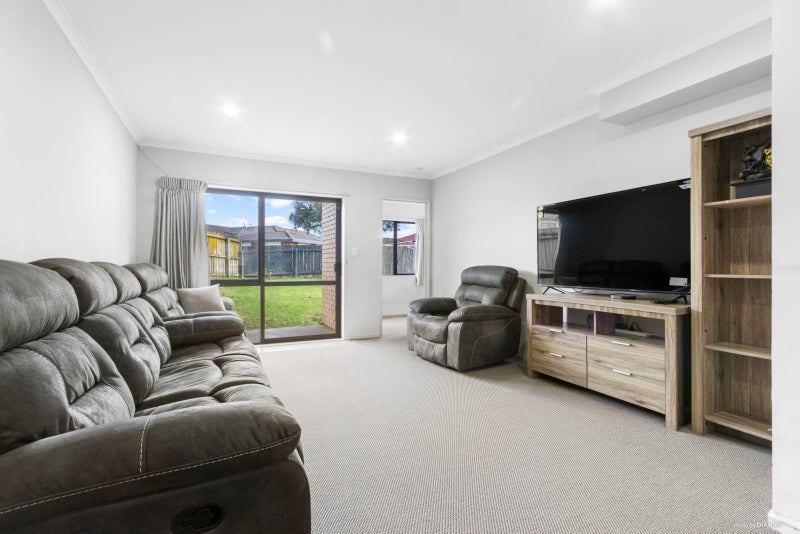 65 Naylors Drive, Mangere, Auckland - Carousel 2