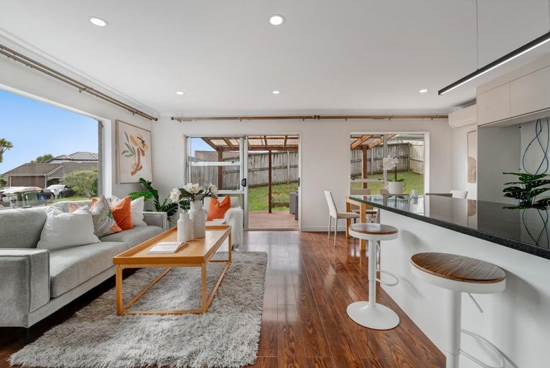 1/4 Clare Place, Glenfield, Auckland - Carousel 2