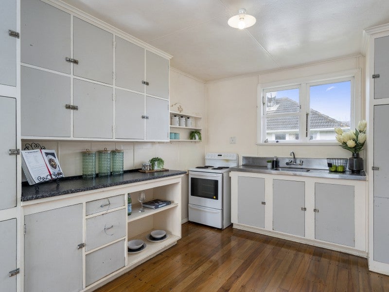 79 Warspite Avenue, Cannons Creek, Porirua - Carousel 2