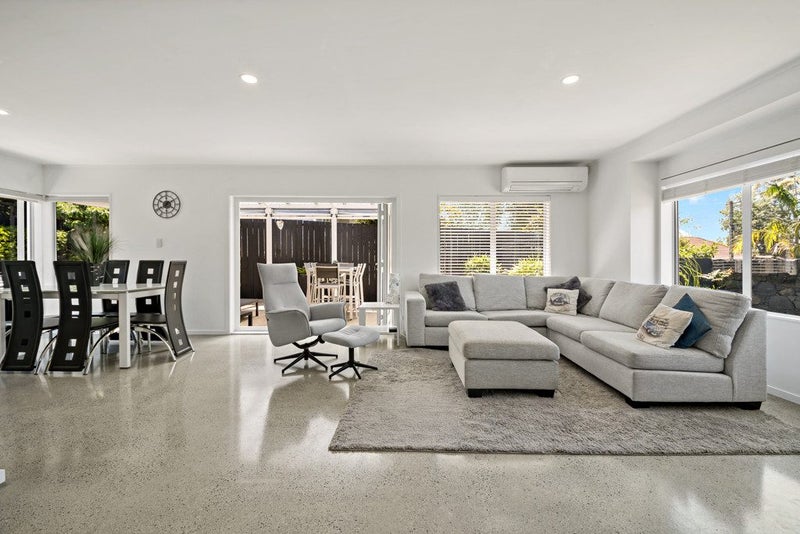 12 Kohanga Road, Mangere Bridge, Auckland - Carousel 1