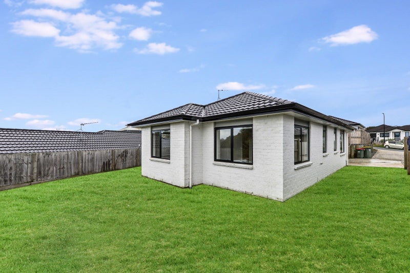 2/6 Soo Yong Place, Glenview, Hamilton - Carousel 3