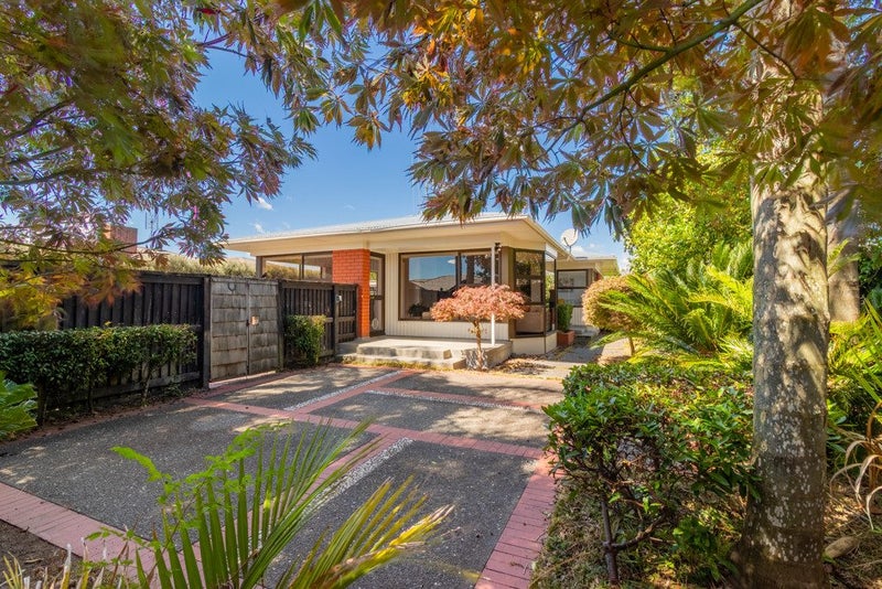 6 Bowen Place, St Andrews, Hamilton - Carousel 1