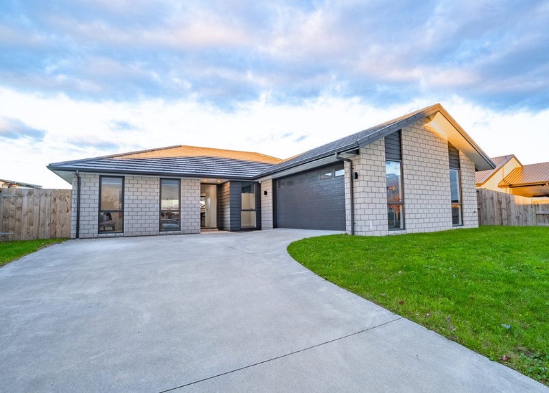 18 Kimbrae Drive, Rototuna North, Hamilton - Carousel 1