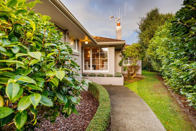 30 St Albans Avenue, Hokowhitu, Palmerston North - Carousel 1