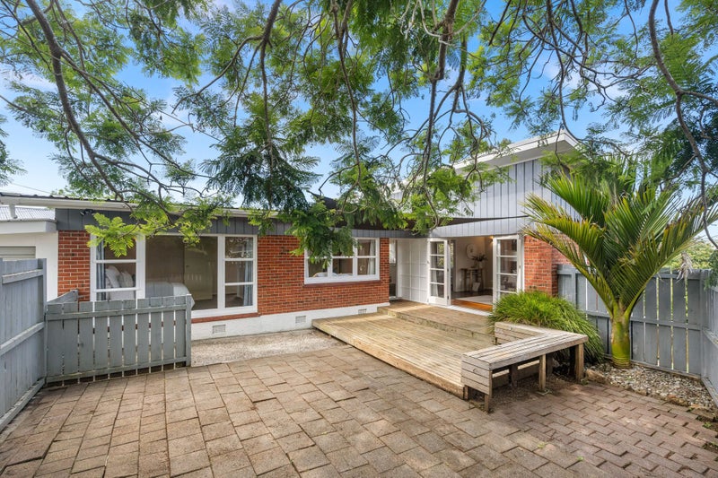 11 Fisher Terrace, Kamo, Whangarei - Carousel 1