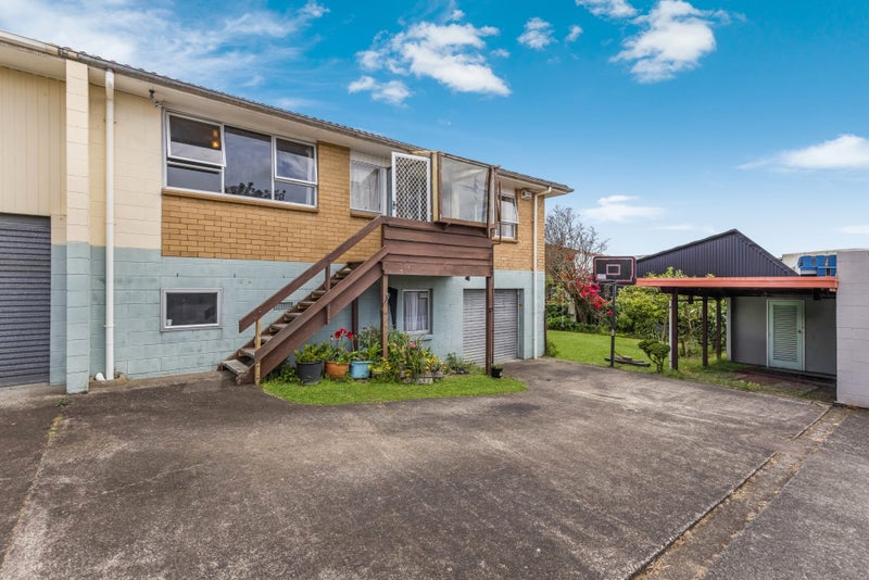18B Lidcombe Place, Avondale, Auckland - Carousel 1