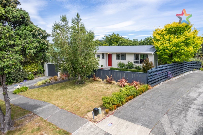 38 Discovery Drive, Whitby, Porirua - Carousel 1