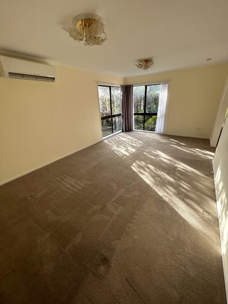 94 Dalwhinnie Parade, Highland Park, Auckland - Carousel 2