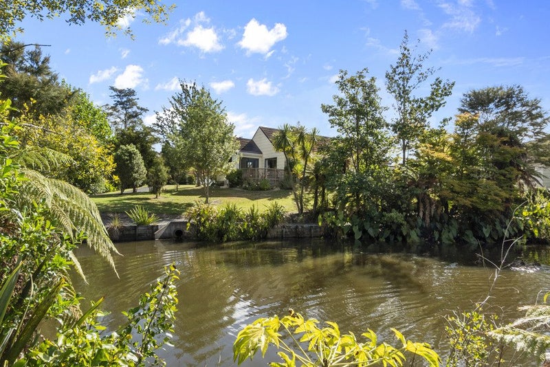 21 Kingfisher Way, Te Kowhai, Hamilton - Carousel 1