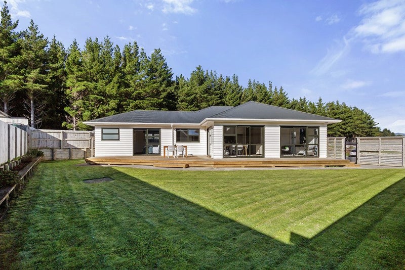17 Jack Vaughan Grove, Wainuiomata, Lower Hutt - Carousel 1