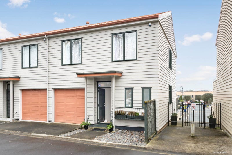 32/1 Ambrico Place, New Lynn, Auckland - Carousel 1