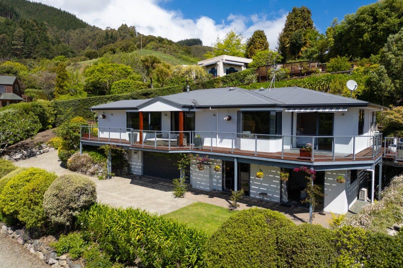 24 Strathaven Place, Atawhai, Nelson - Carousel 1