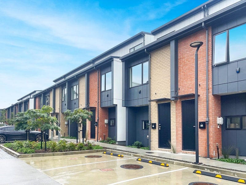 39 Parkwood Avenue, Westgate, Auckland - Carousel 1