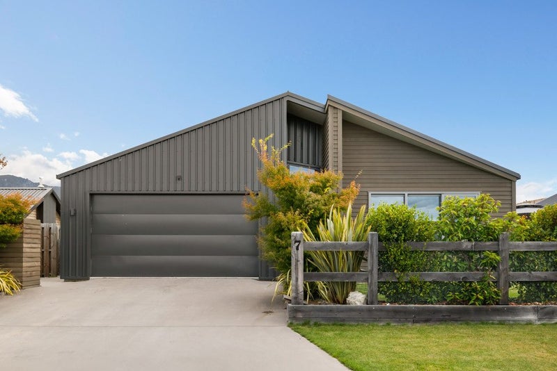 7 Armidale Crescent, Wanaka, Wanaka - Carousel 1