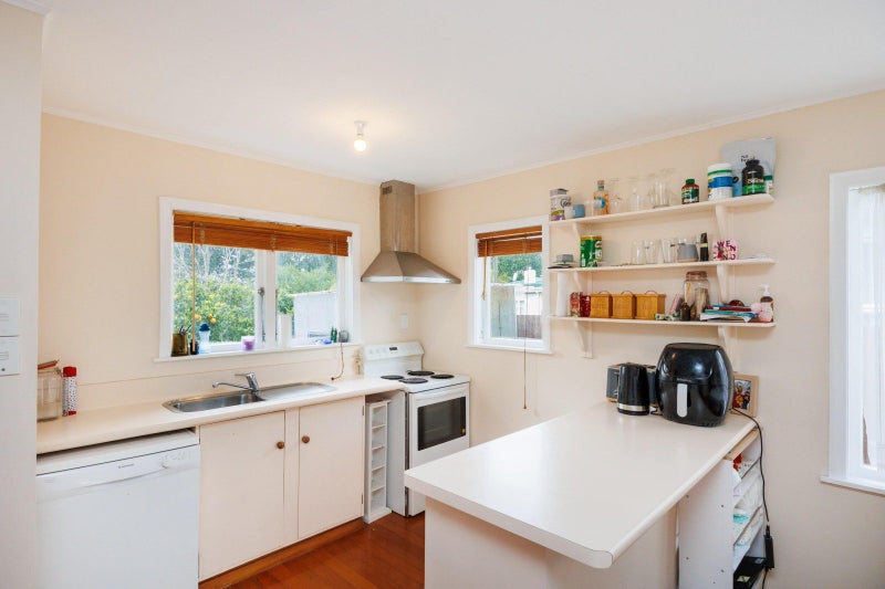 8 Dundas Place, Awapuni, Palmerston North - Carousel 2