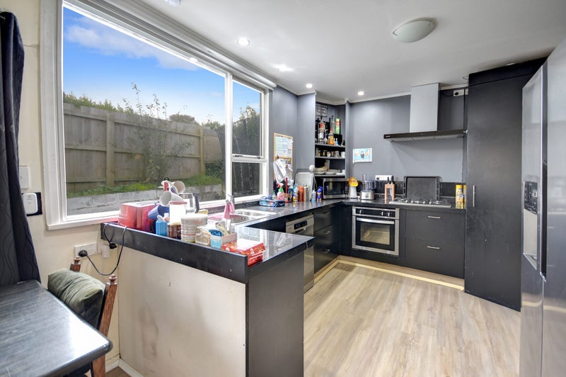 31 Jellicoe Crescent, Kaikorai, Dunedin - Carousel 2