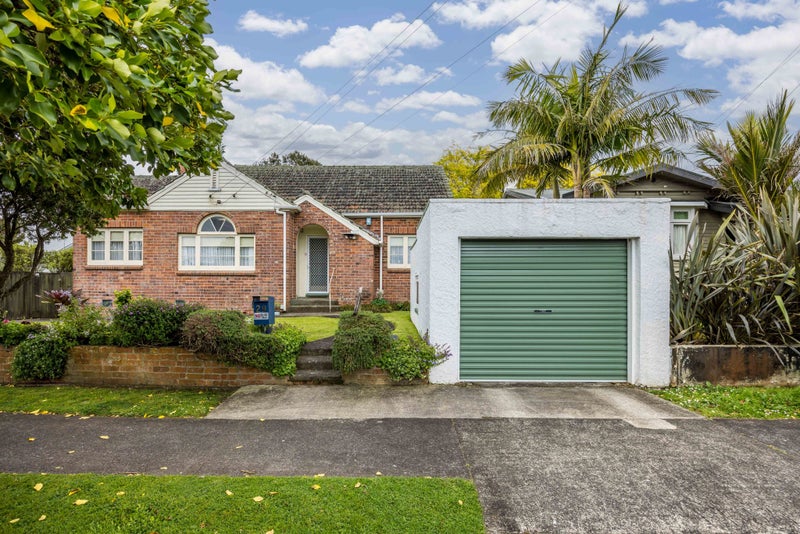 29 Aroha Avenue, Sandringham, Auckland - Carousel 2