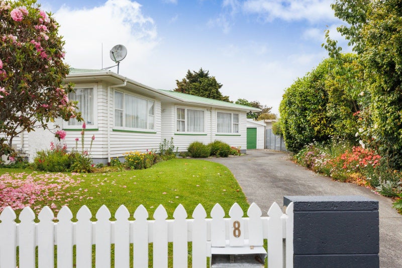 8 Somerset Crescent, Highbury, Palmerston North - Carousel 1