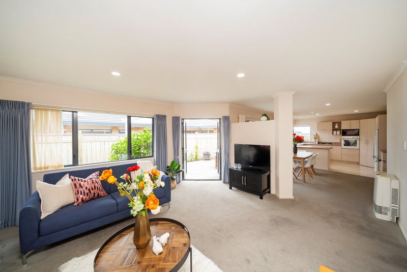 2 Taylor Place, Merrilands, New Plymouth - Carousel 2