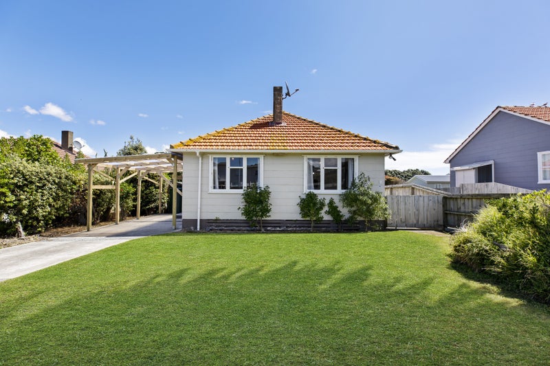 18 Kapiti Crescent, Titahi Bay, Porirua - Carousel 1
