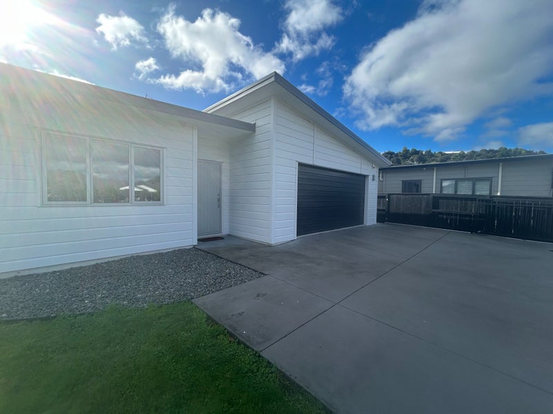 210 Lakes Boulevard, Pyes Pa, Tauranga - Carousel 1