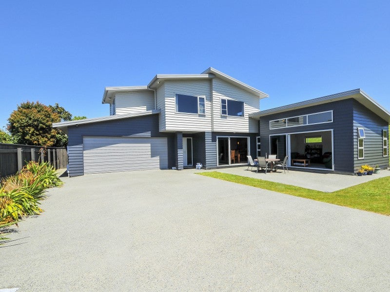 8 Glen Iris Grove, Woburn, Lower Hutt - Carousel 2