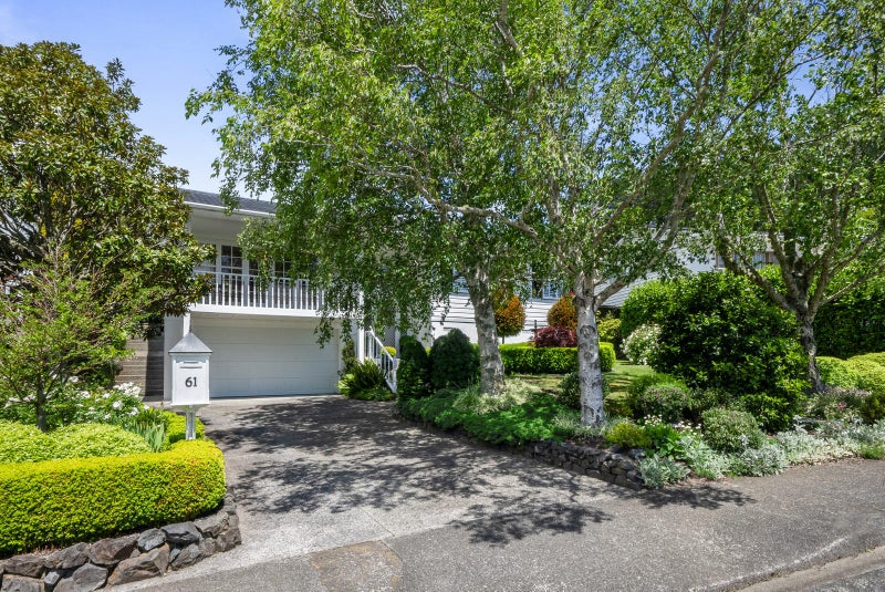61 Sunbrae Drive, Silverstream, Upper Hutt - Carousel 1