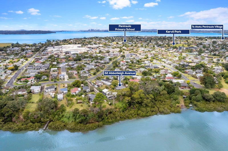 32 Abbotleigh Avenue, Te Atatu Peninsula, Auckland - Carousel 1