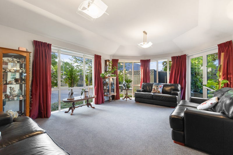 7 Coolspring Way, Redwood, Christchurch - Carousel 2