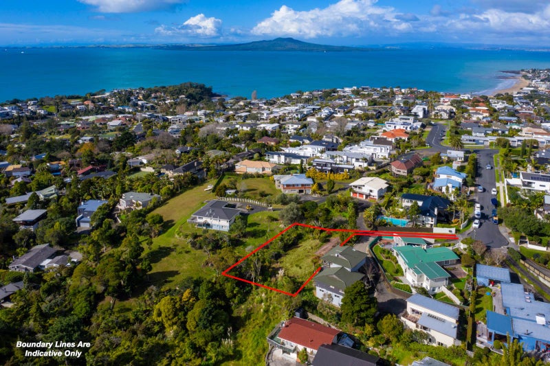 7 Taumata Road, Castor Bay, Auckland - Carousel 1