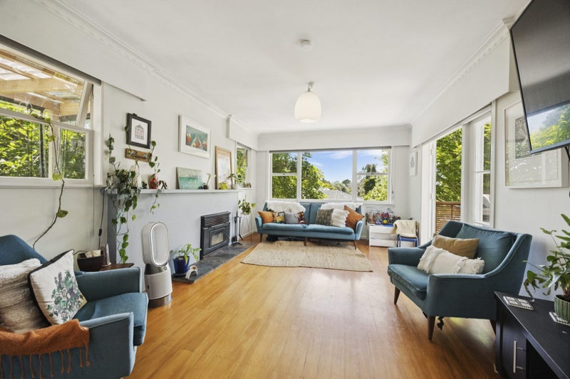 16 Mariana Place, Glen Eden, Auckland - Carousel 2