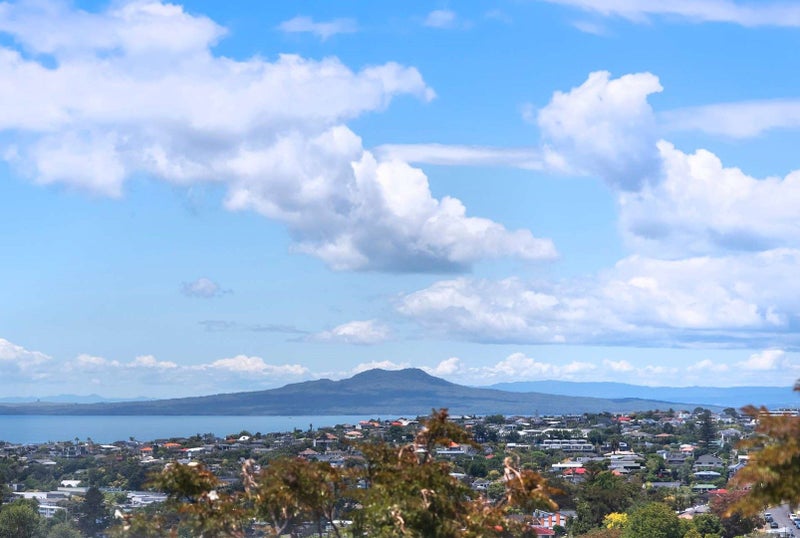 2/845 East Coast Road, Northcross, Auckland - Carousel 1