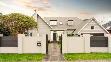 64 Friend Street, Karori, Wellington - Carousel 1