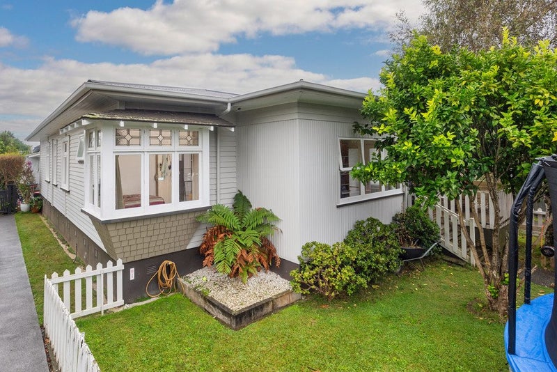 25 Fairleigh Avenue, Mount Albert, Auckland - Carousel 1