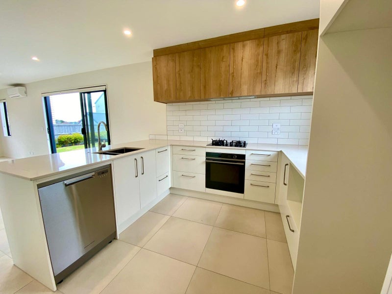 9 Seafoam Road, Rosehill, Papakura - Carousel 2