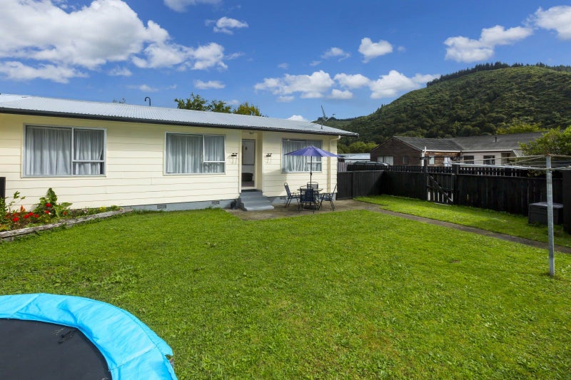 11B Gemstone Drive, Birchville, Upper Hutt - Carousel 1