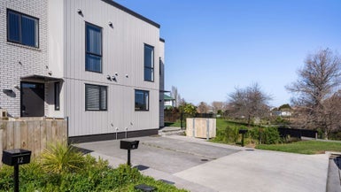 14 Harlow Crescent, Glen Innes, Auckland - Carousel 1