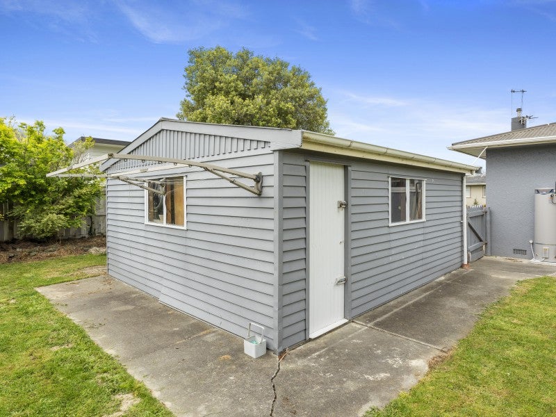 6 Oriana Place, Highbury, Palmerston North - Carousel 24