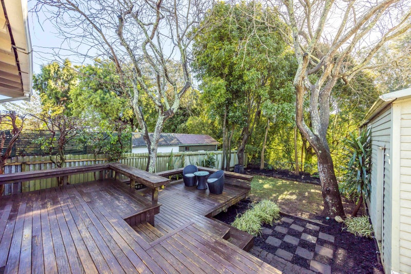 27 Aroha Avenue, Sandringham, Auckland - Carousel 2
